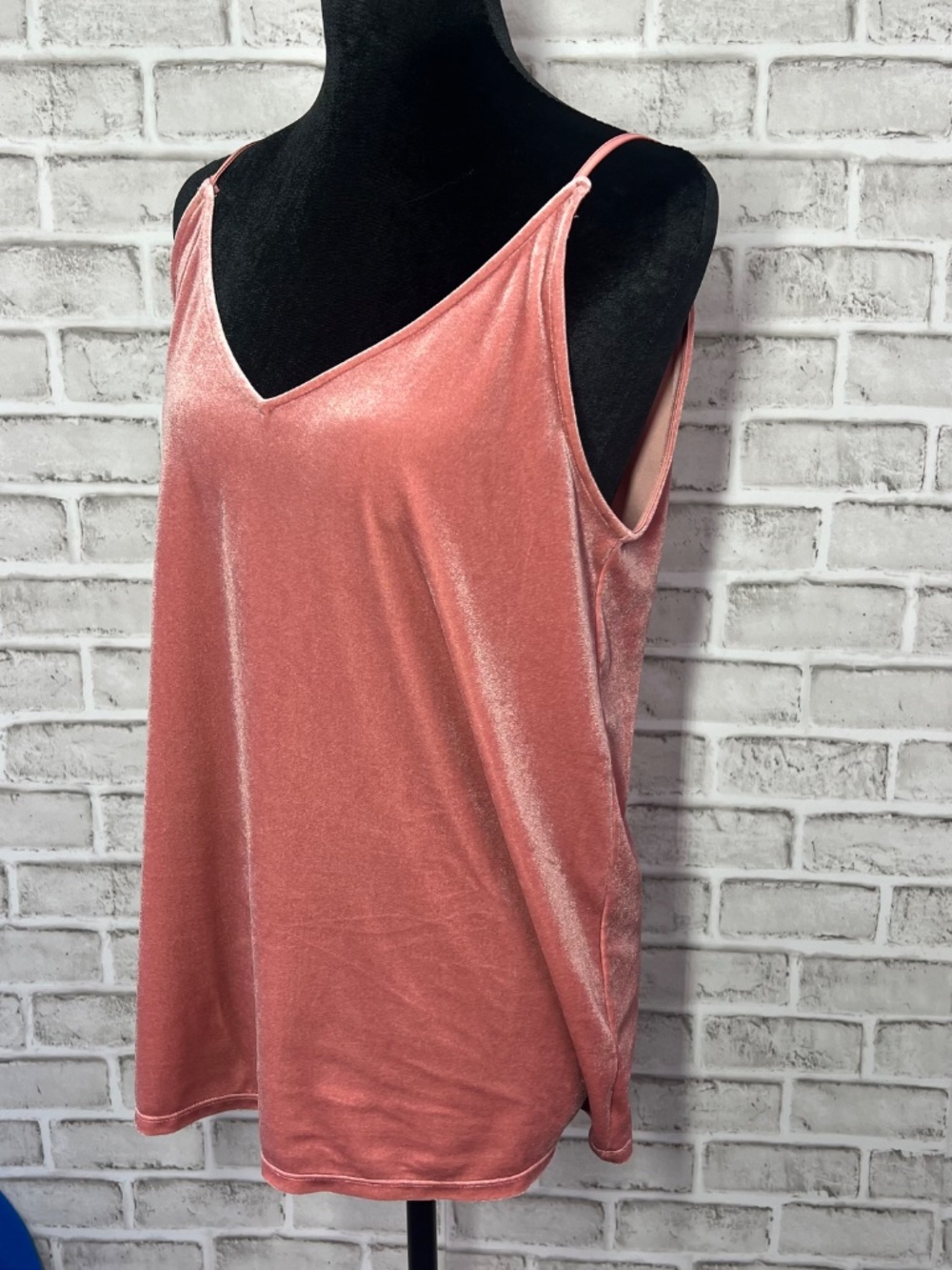HALOGEN • Dusty Rose Pink Velvet V-Neck Camisole Tank Top Small - Picture 3 of 7